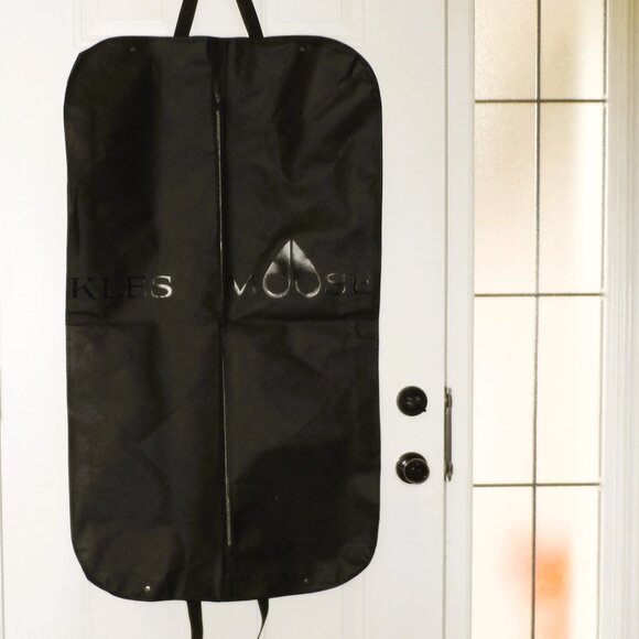 Moose Knuckles Dust Black garment bag - NEW - Picture 4 of 4